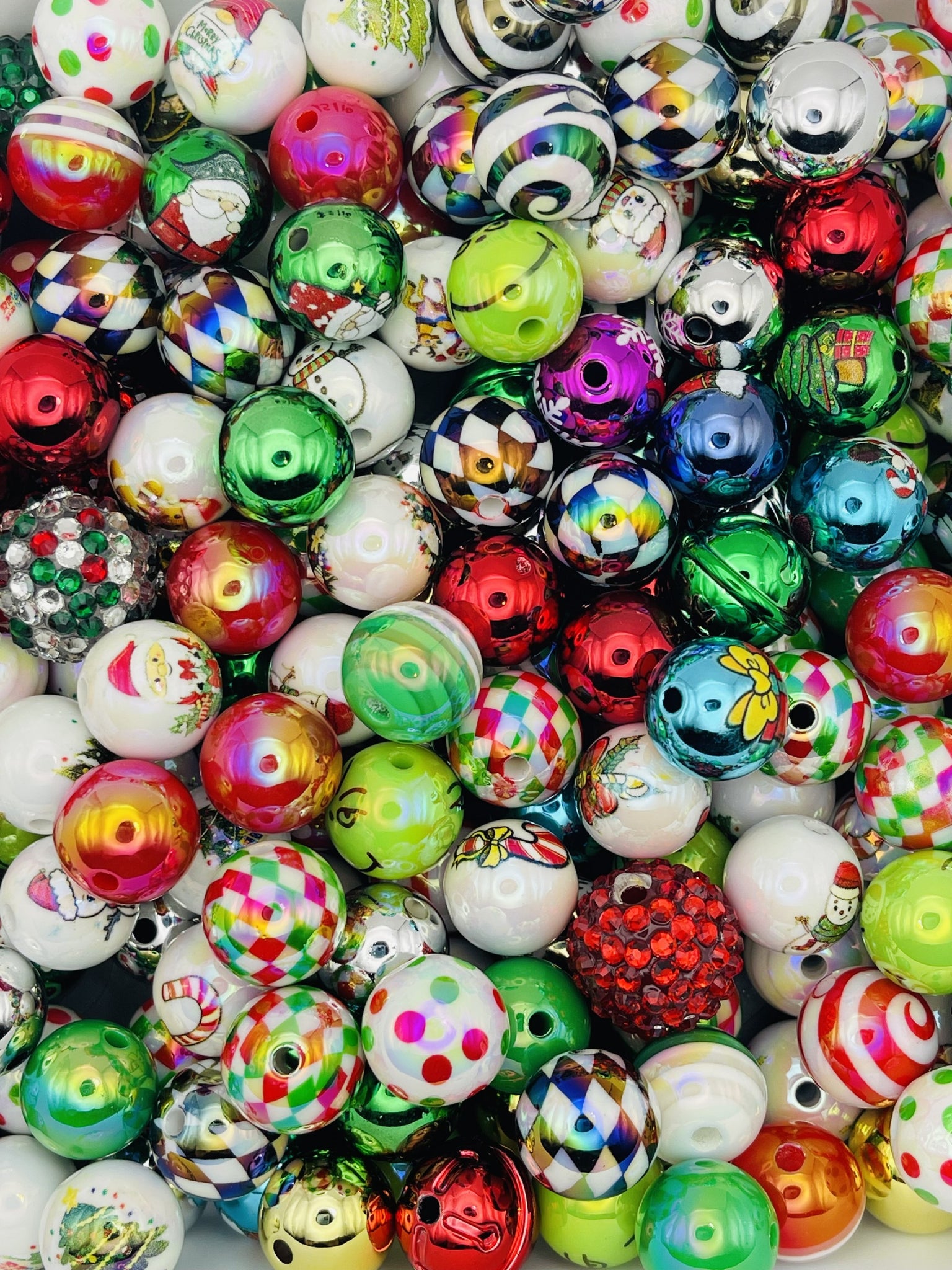 Christmas Celebration Bead Mix: Festive Polka Dots, Holiday Patterns & Santa Charms