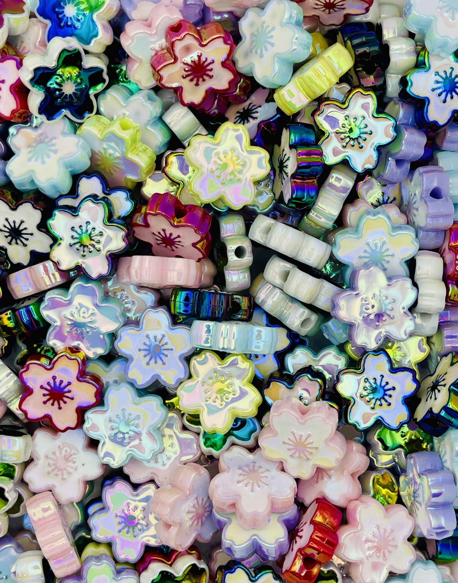 Iridescent Sakura Flower Beads – Acrylic Cherry Blossom Charms for DIY Jewelry & Crafts!