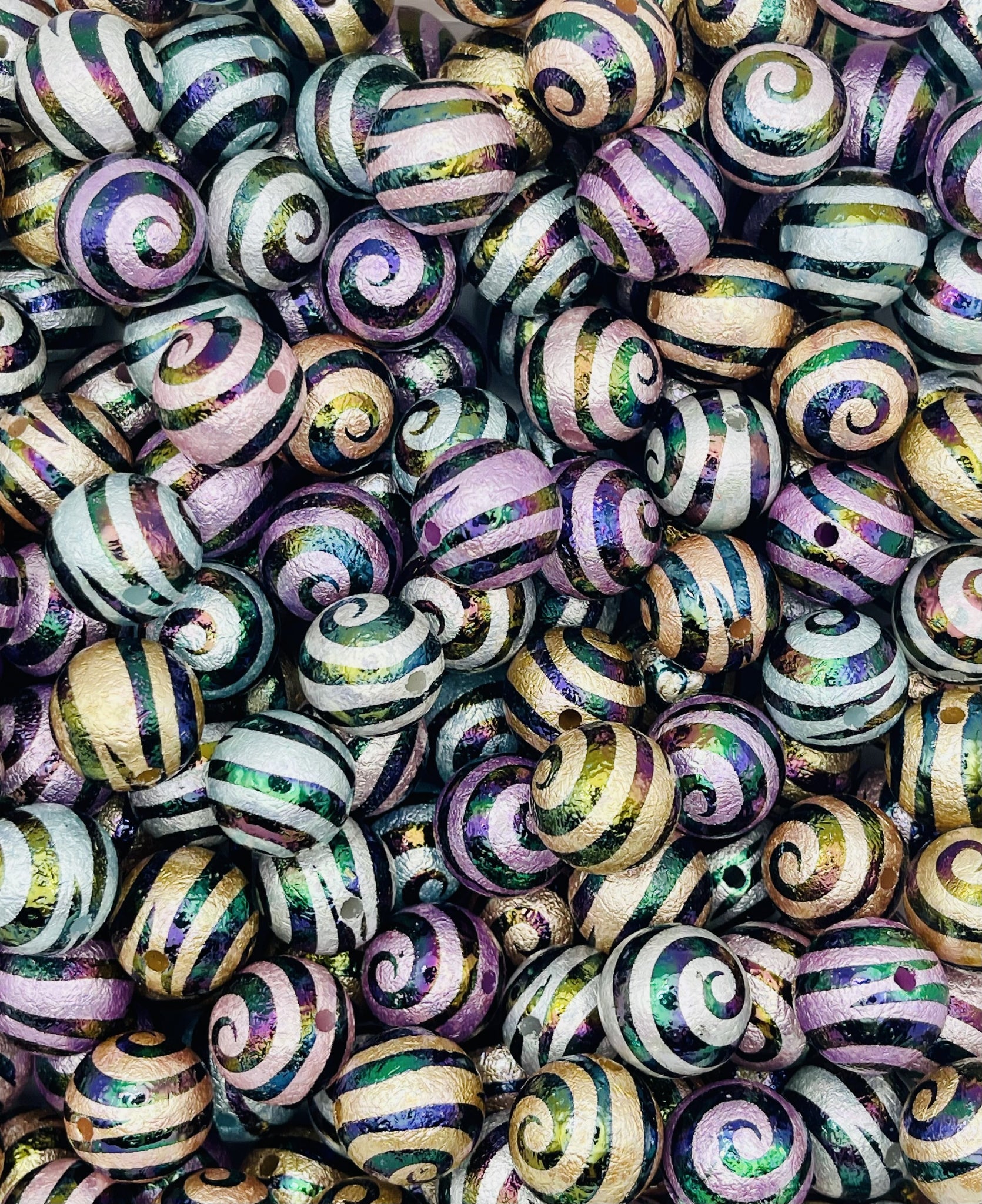 Metallic Swirl Wrinkle Beads
